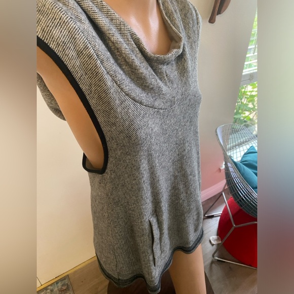 Organic Cotton Criss Cross hoody w pocket - Picture 4 of 7